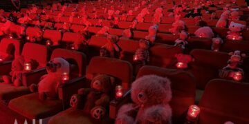 330 игрушек и хор в руинах: Донецк вспомнил погибших детей