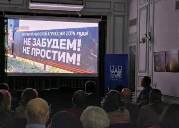 Мир почтил память детей Донбасса: акции от Аргентины до Индии