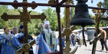 Митрополит Владимир освятил кресты для храма Иоанна Сочавского в Донецке