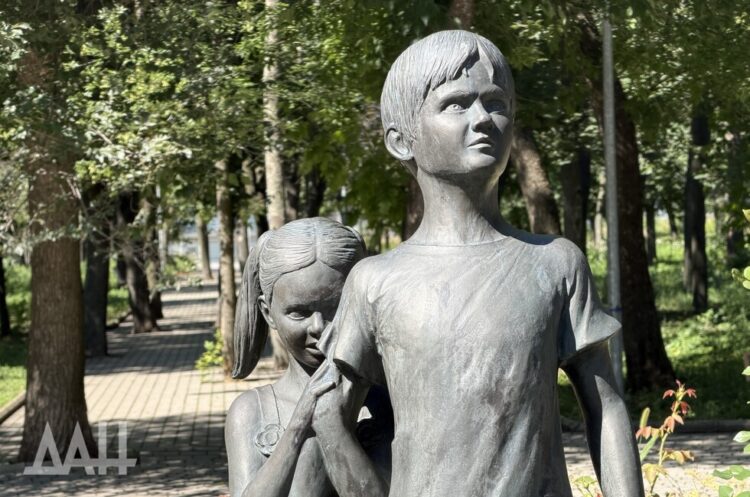 Непоправимый вред: Киев лишает детей Донбасса права на жизнь и безопасность