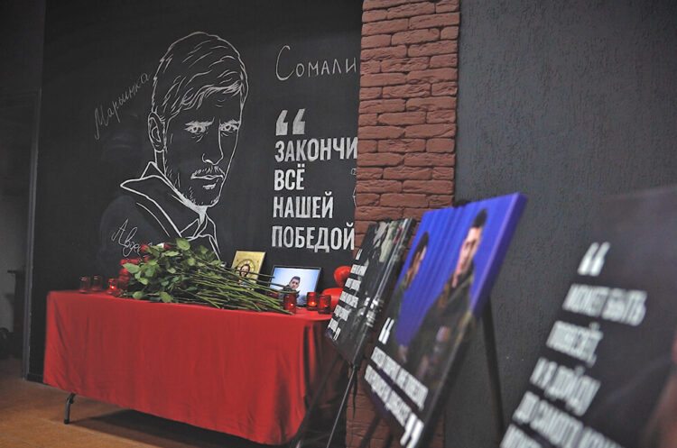 Сослуживец Гиви призвал молодежь ДНР чтить память защитников