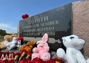 Танец памяти: в ДНР почтили жертв крушения рейса MH17