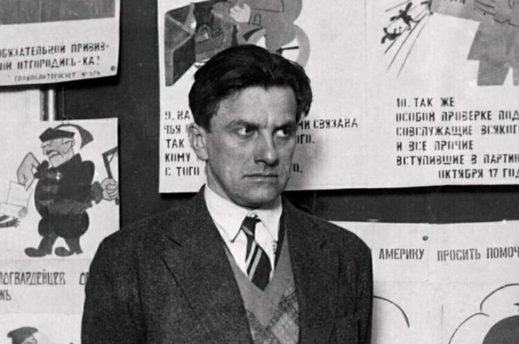 В Херсоне открыли виртуальную выставку к 133-летию Маяковского