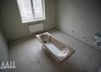 В Мариуполе муниципалитет взялся за ремонт 428 квартир, пострадавших при боях