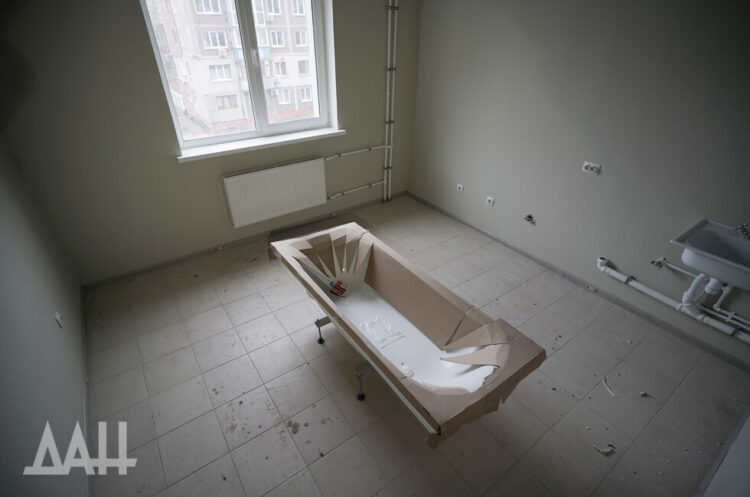 В Мариуполе муниципалитет взялся за ремонт 428 квартир, пострадавших при боях