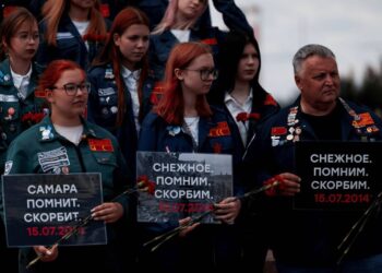 В Самаре почтили память погибших при авиаударе по Снежному