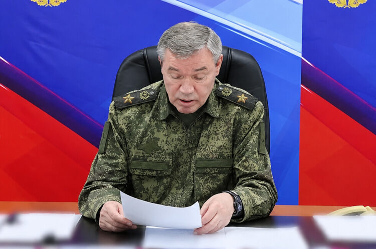Валерий Герасимов заслушал доклады о продвижении в Донбассе