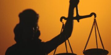 Внук обманул бабушку на 5 тысяч ради алкоголя