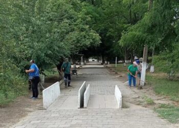 Жизнь на линии: коммунальщики Алешек несут потери под огнём