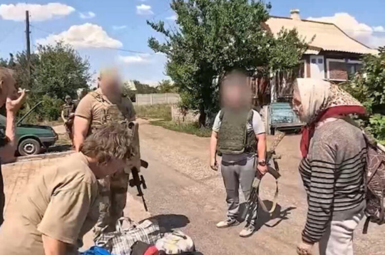 Бойцы «Южной» группировки вывели семерых пожилых из Константиновки