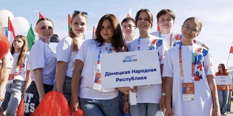 ДНР представила 22 юных таланта на детском культурном форуме