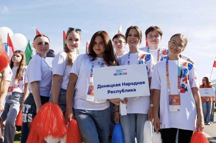 ДНР представила 22 юных таланта на детском культурном форуме