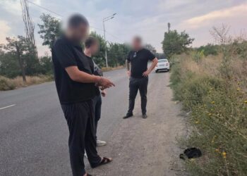 Друг навел грабителей на бизнесмена с Mazda в Мариуполе