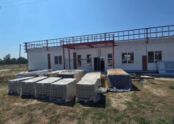 На юге ДНР начали строить два новых ФАПа — вместо старых зданий, которые давно обветшали. Речь идет о селах Касьяновка и Заря Володарского округа.
