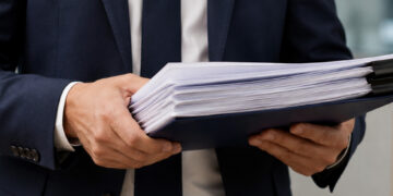 Поощрение против принуждения: в России утвердили ГОСТ по кадрам