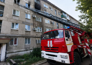 В ДНР из огня спасли двух жителей Енакиево