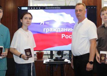 Юные краснолиманцы получили паспорта России