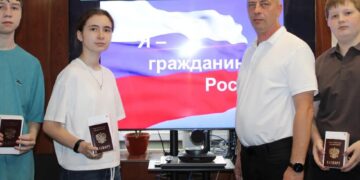 Юные краснолиманцы получили паспорта России