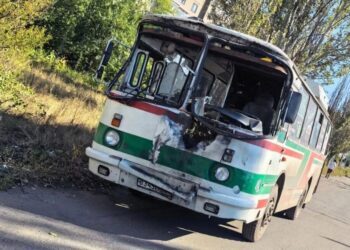 БПЛА ударили по автобусам в Горловке: повреждены три машины