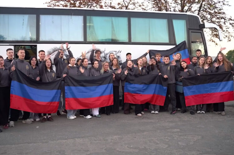 ДНР представила стенд на фестивале молодёжи в Екатеринбурге