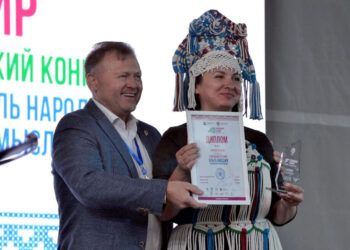 Кокошник из ДНР победил на фестивале «Заповедный сувенир»