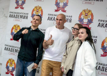 Легенда UFC Олейник встретился со студентами Донецка