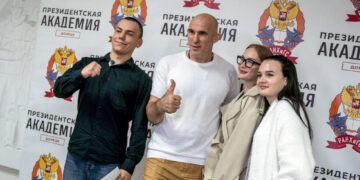 Легенда UFC Олейник встретился со студентами Донецка