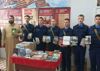 Луганский инфоцентр передал кадетам книги про СВО
