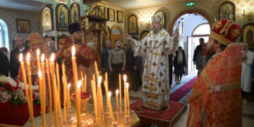 «Осенняя Пасха»: литургия митрополита Владимира в Макеевке