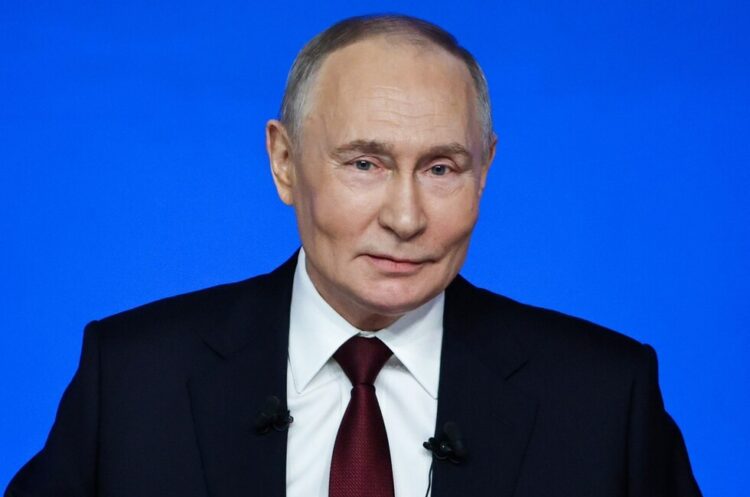 Путин: День воссоединения — символ праведной борьбы