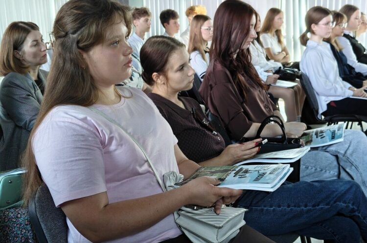 Журнал «Родина» привёз в Луганск спецвыпуск о Кулибиных