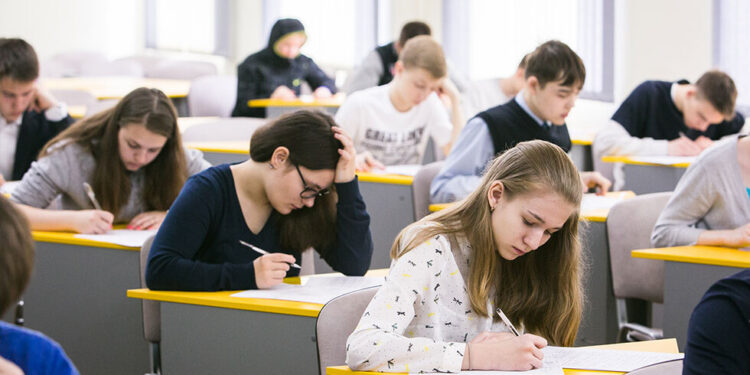 690 специалистов выпустили техникумы и колледжи ДНР