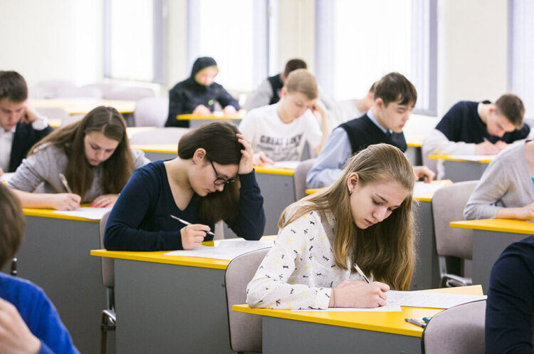 690 специалистов выпустили техникумы и колледжи ДНР