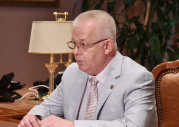 Премия правительства — за учебник