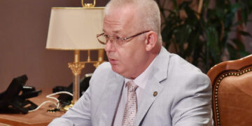 Премия правительства — за учебник