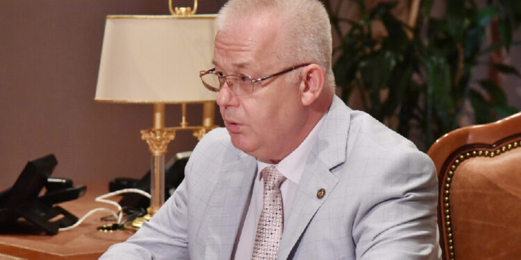 Премия правительства — за учебник