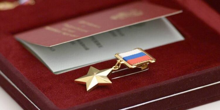 Звезду Героя России передали семье погибшего командира «Арбата» Айка Гаспаряна
